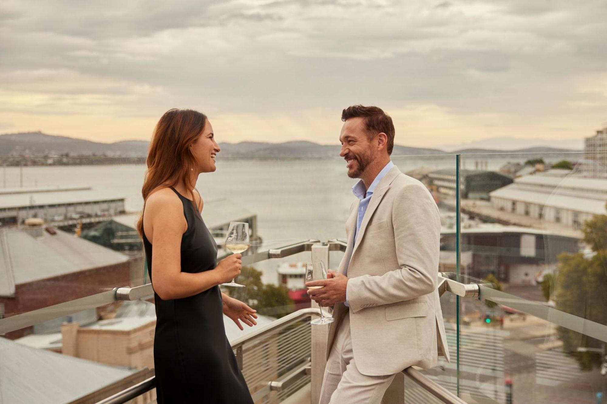 The Tasman, A Luxury Collection Hotel, Hobart Dış mekan fotoğraf The rooftop bar at the Crowne Plaza Hotel