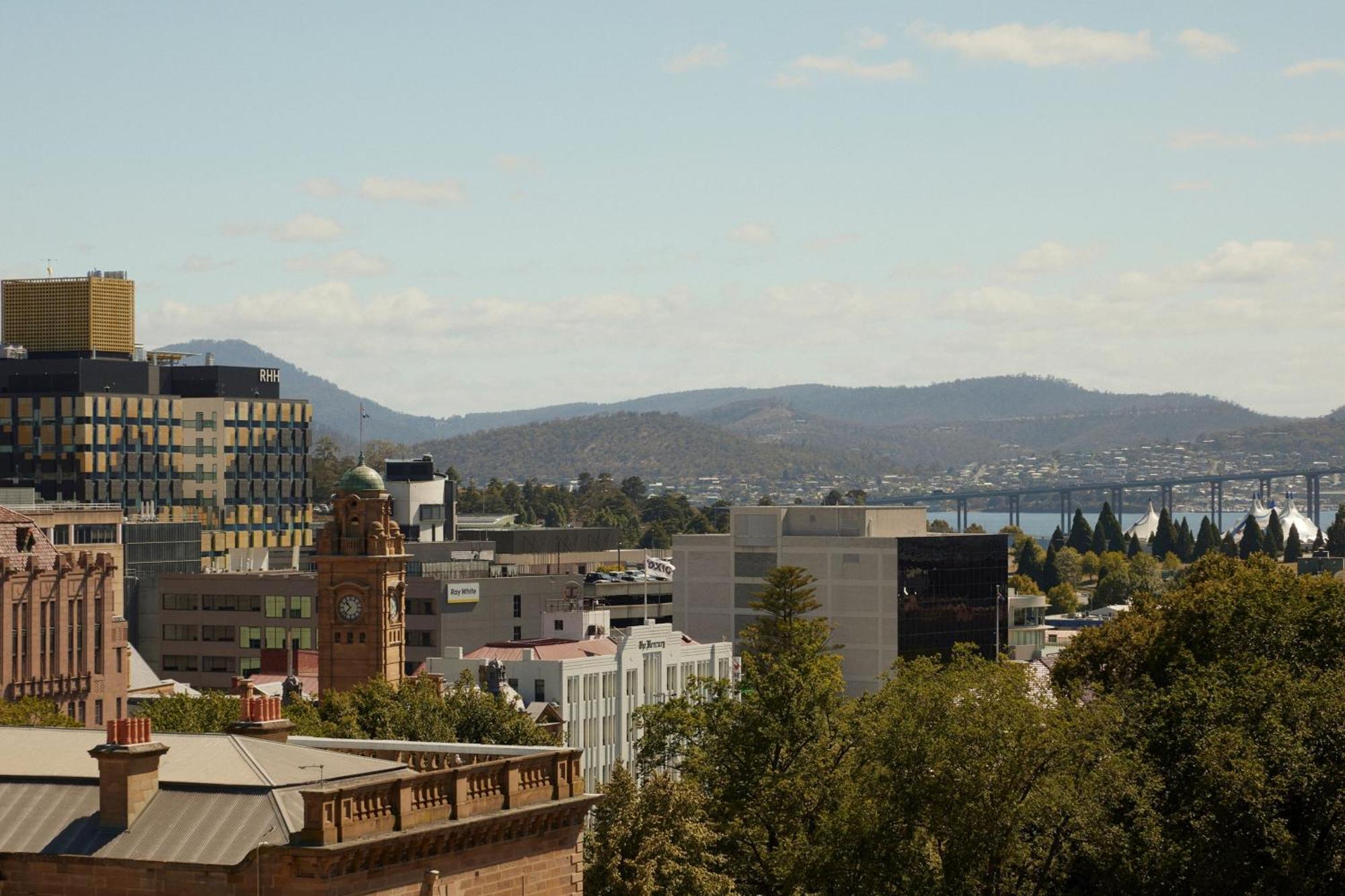 The Tasman, A Luxury Collection Hotel, Hobart Dış mekan fotoğraf View of Hobart from the north