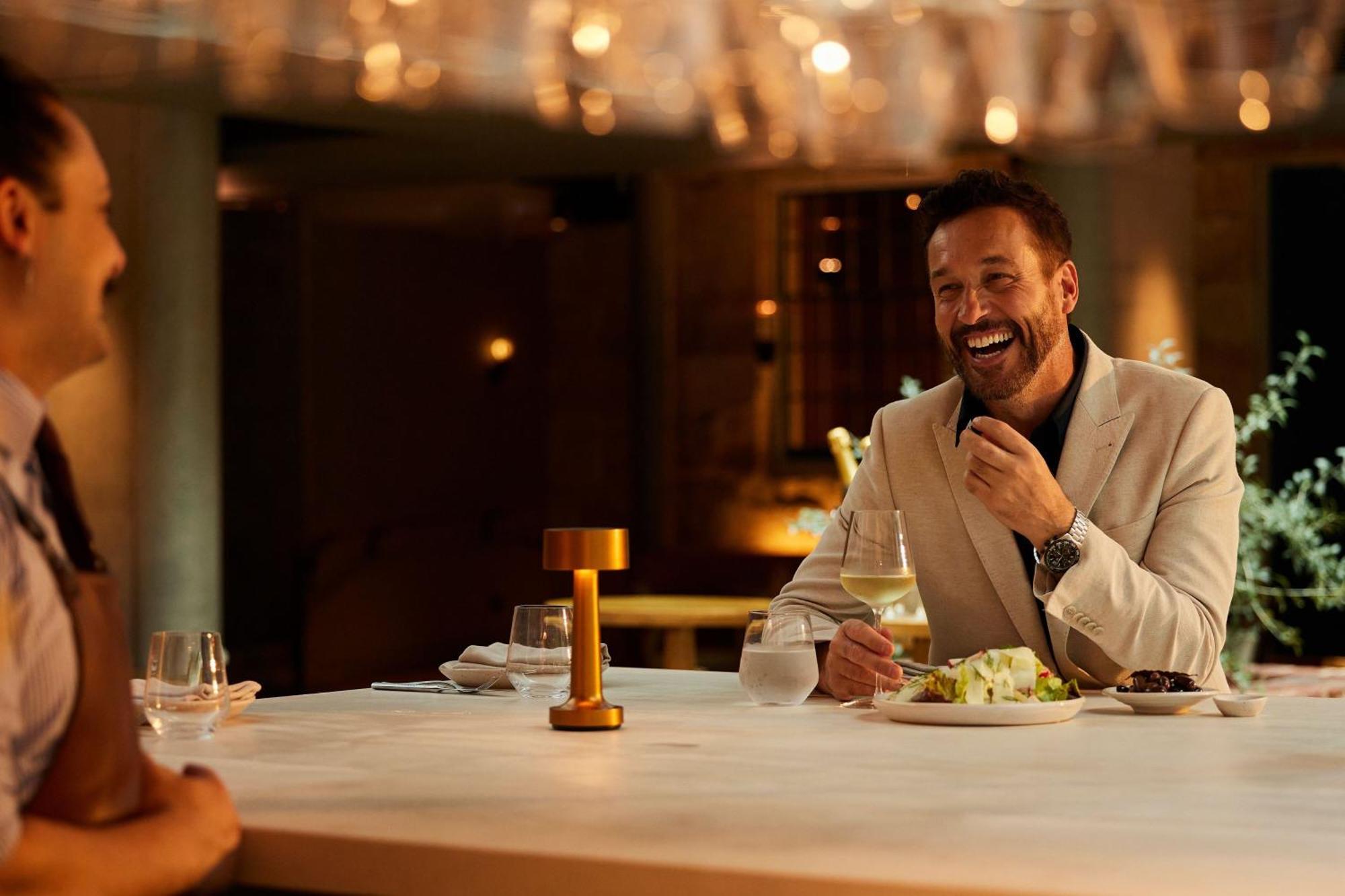 The Tasman, A Luxury Collection Hotel, Hobart Dış mekan fotoğraf A man dining at a restaurant